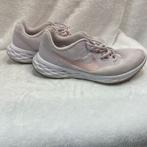Nike Women's Light Pink Athletic Shoes